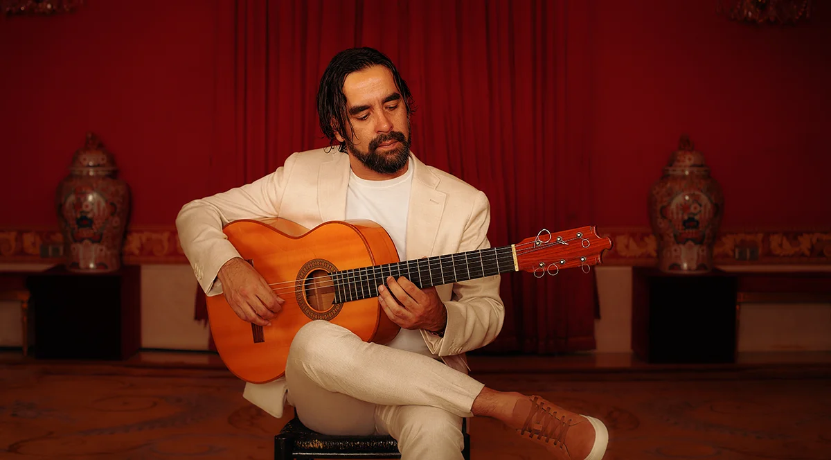 A man from the Royal Opera of Madrid - Authentic Flamenco Dubai: عرض اسباني تقليدي