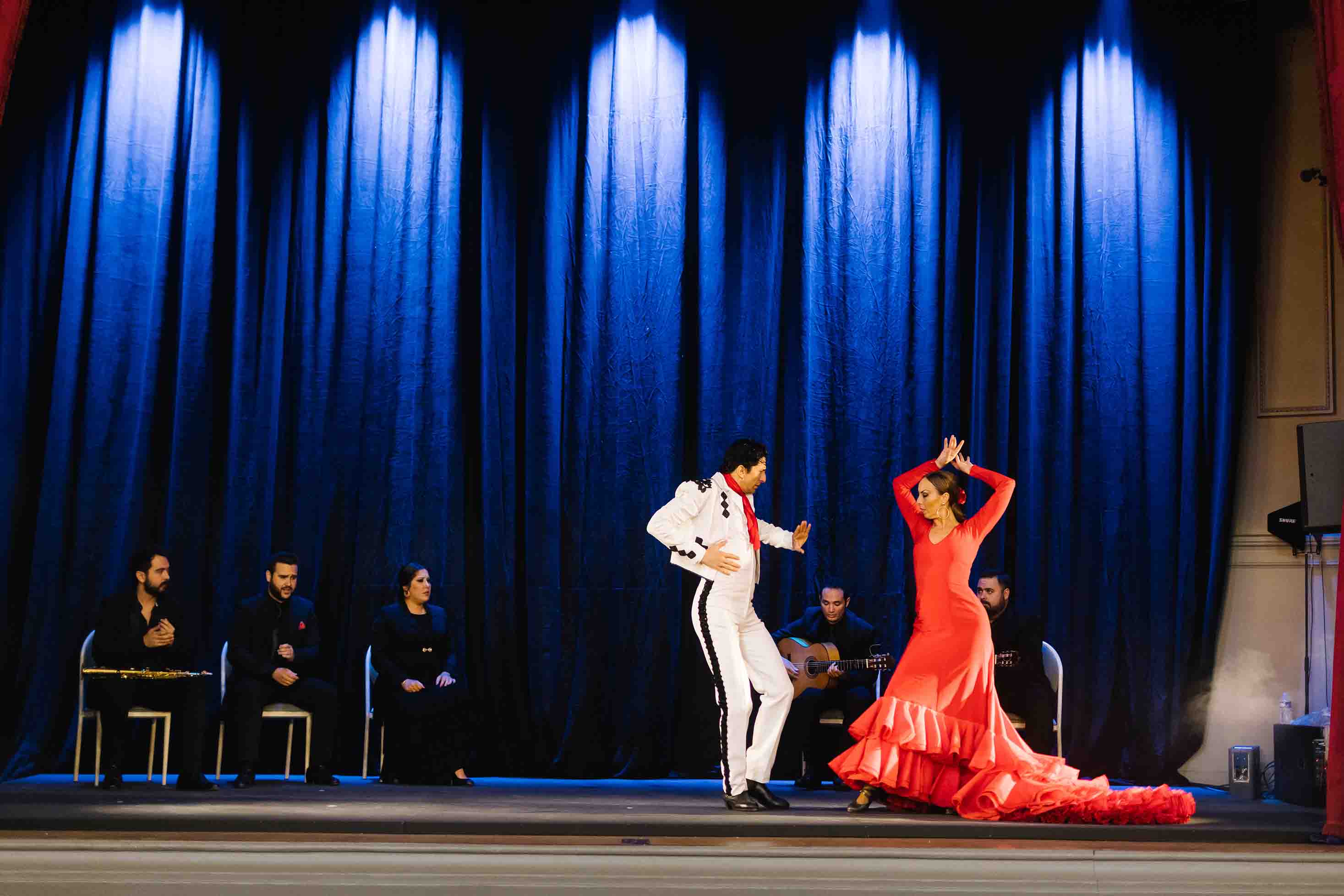 A man from the Royal Opera of Madrid dancing flamenco - Authentic Flamenco à Bruxelles : Spectacle Espagnol Typique